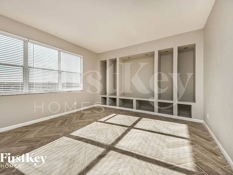 796 Lakeview Pointe Dr — Photo 10