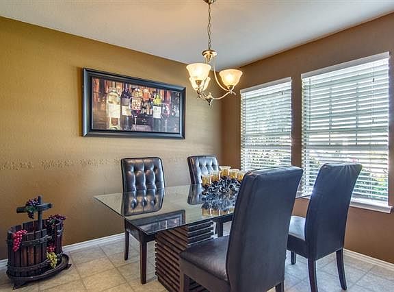 4th image of 213 Hilltop Dr