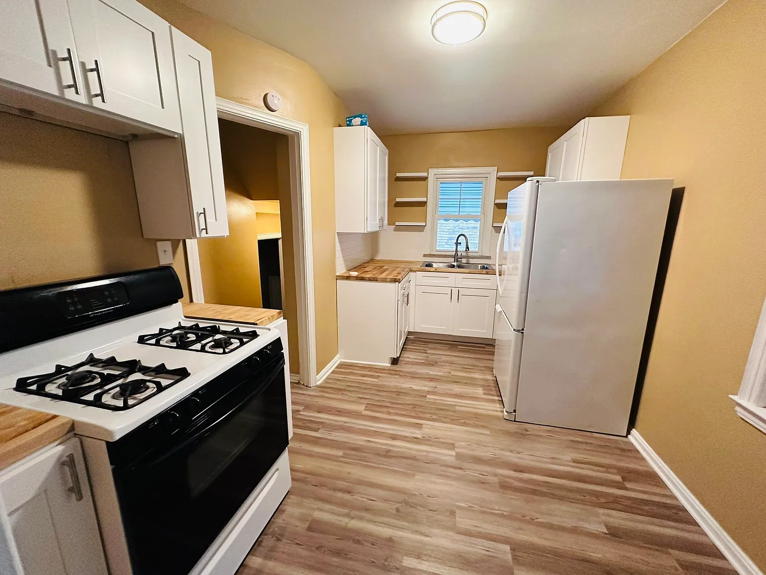 3 bed, $1,600 — Photo 4