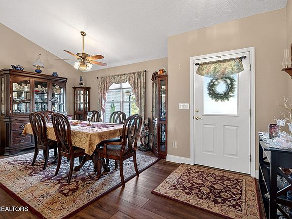 5th image of 109 Leyden Dr