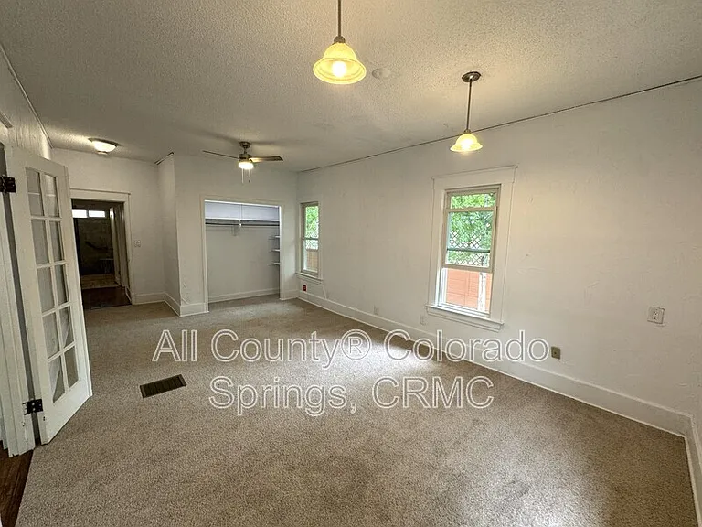 219 E Jefferson St — Photo 5