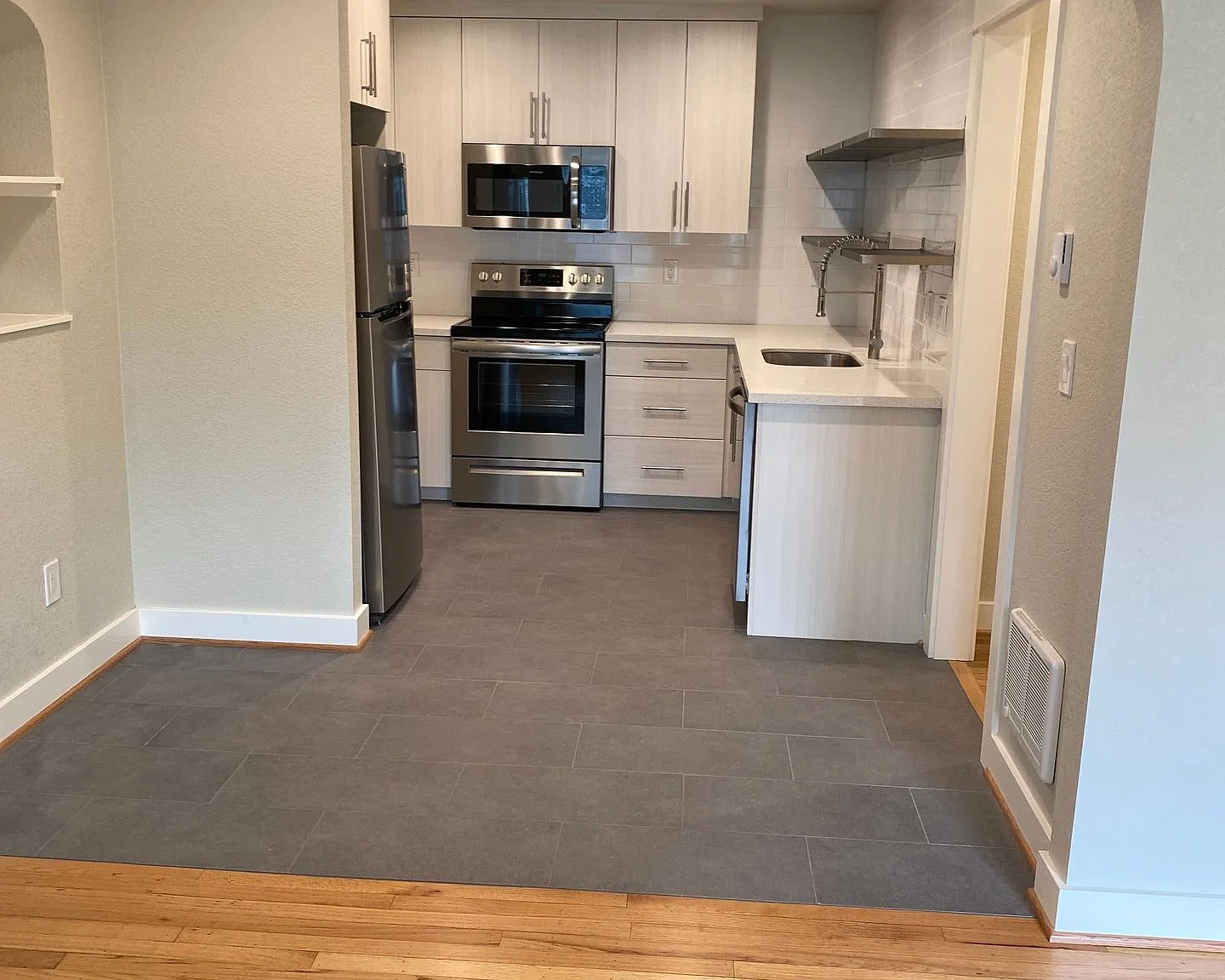 Alberta Arts Modern Bungalow Hardwood Basement Outdoors WD Pets — Photo 4