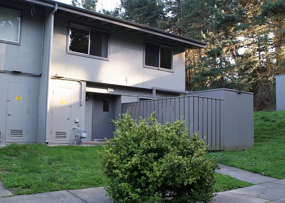 1st image of 861 Macarthur Ave #A