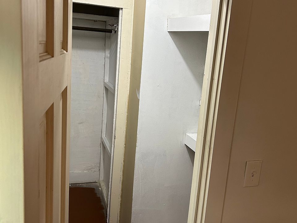 Walk-in closet