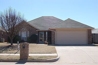 1st image of 2604 E Hills Dr