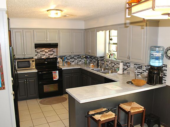 4th image of 158 Dawn Cir