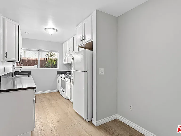 11743 Mayfield Ave #3 — Photo 6