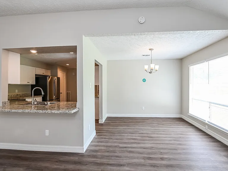 2823 Woodhall Ct — Photo 5