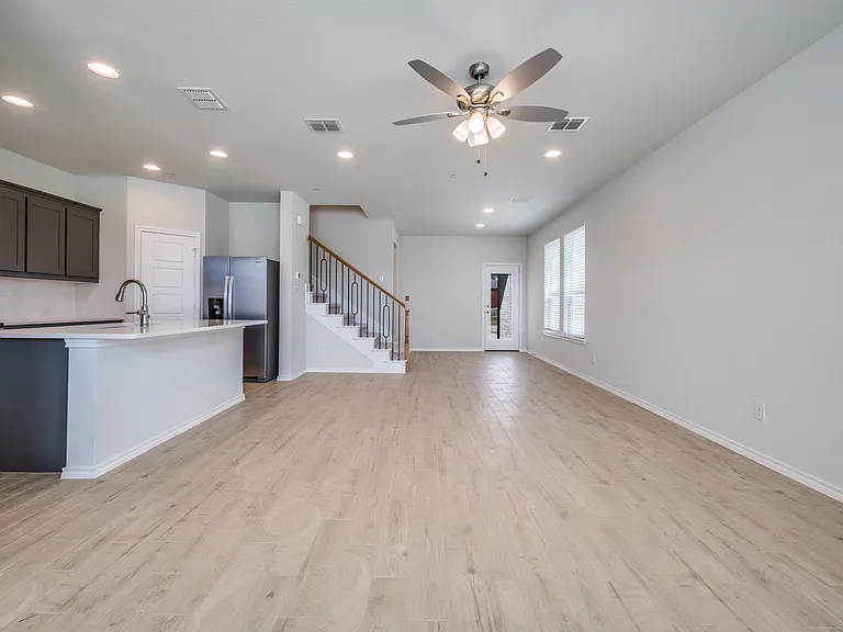 4601 Avion Dr — Photo 2