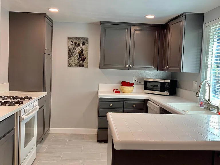 3405 Valencia Hill Dr — Photo 9