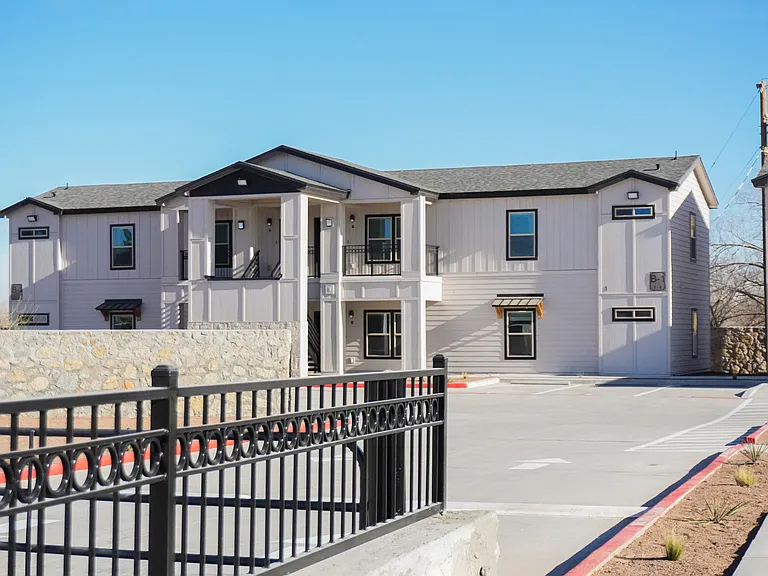 Mission Grove Apartments at Horn Cir — Photo 10