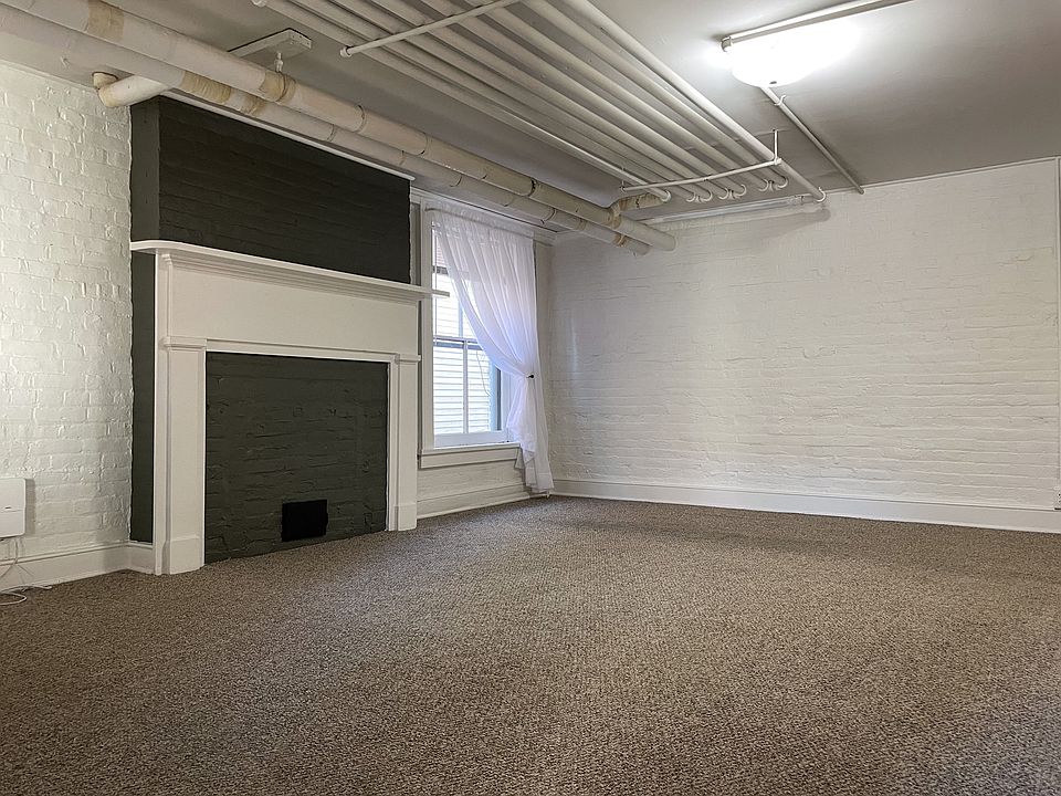 Living room (entrance view)