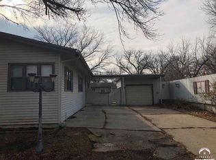 6721 SW Rockpost Rd, Topeka, KS 66619