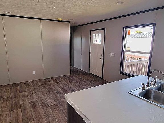 3rd image of 211 Northaven Ln