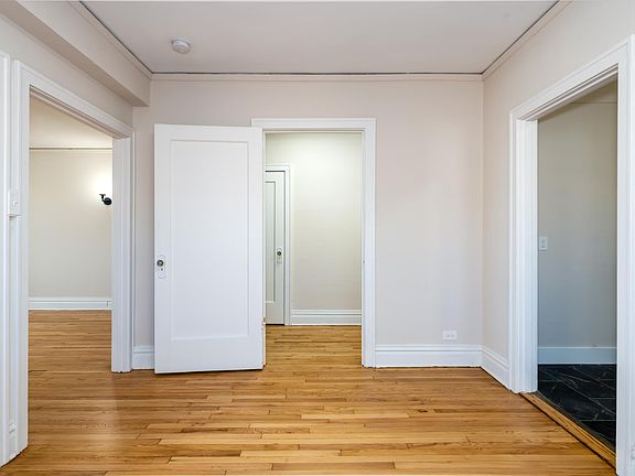 5th image of 5616 Pershing Ave #10