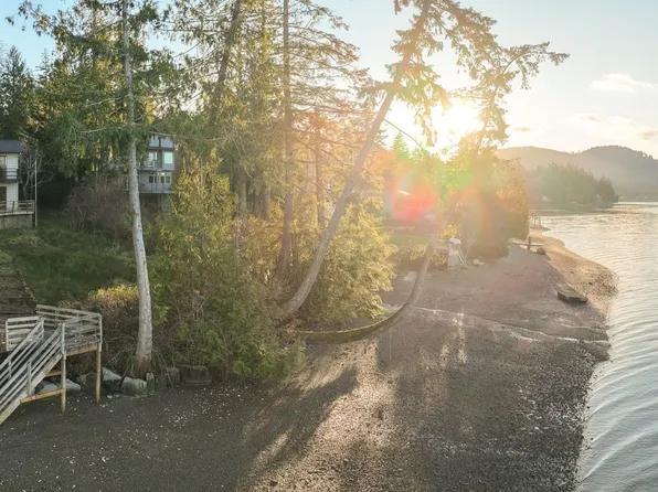 5242 Sunset Drive NW, Olympia, WA 98502