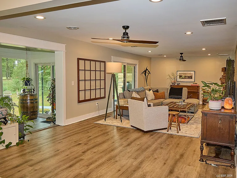 305 Ship Point Rd — Photo 13