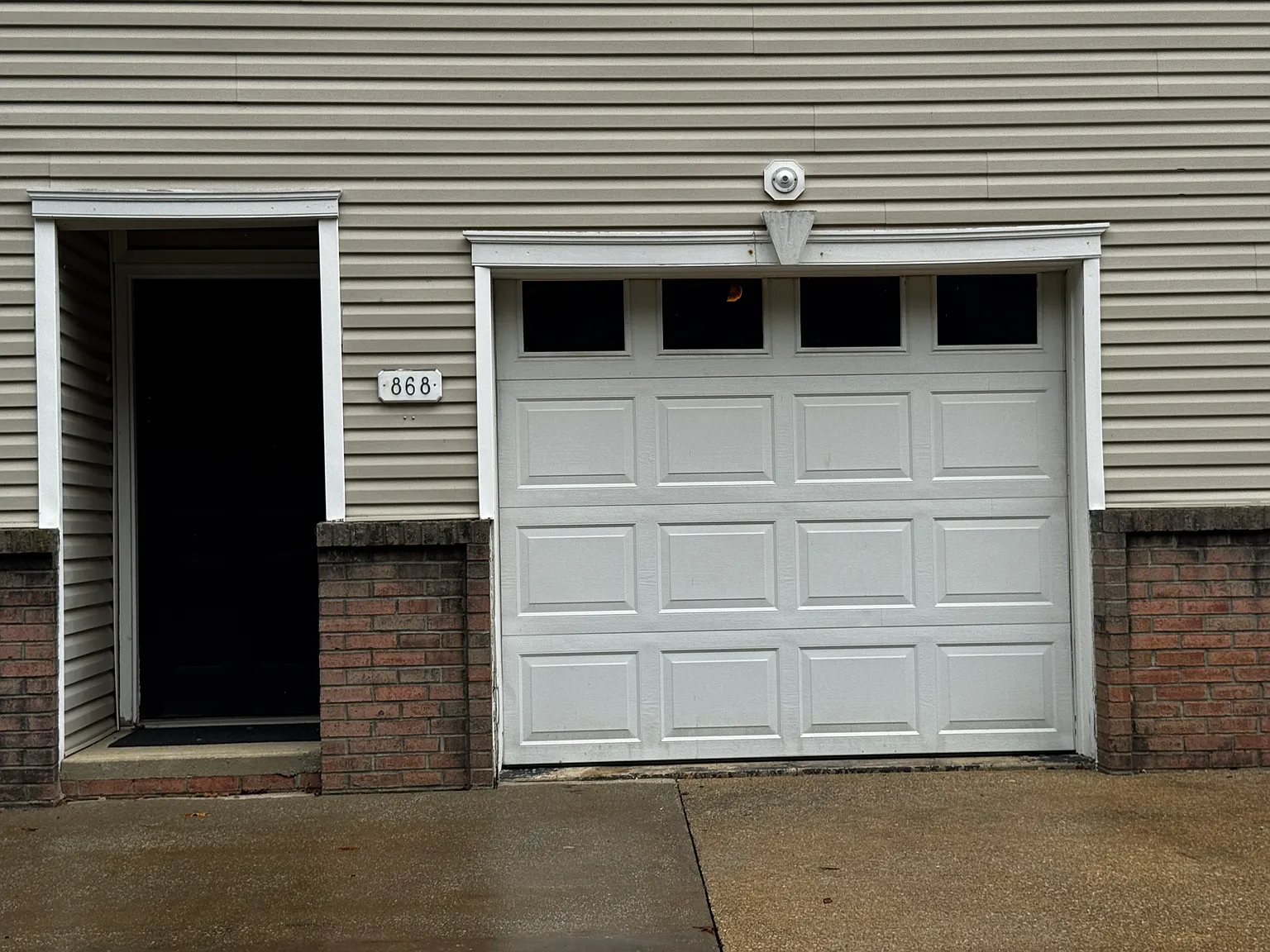 2 bed, 2.5 bath, 1292 sqft, $1,875 — Photo 2