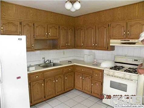 4th image of 557 Dow Ave