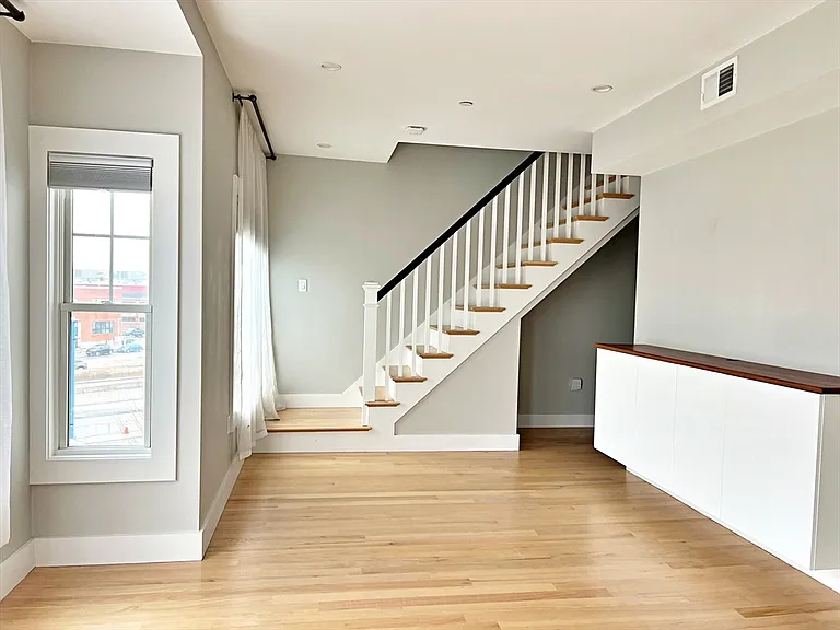 186 Havre St #8 — Photo 9