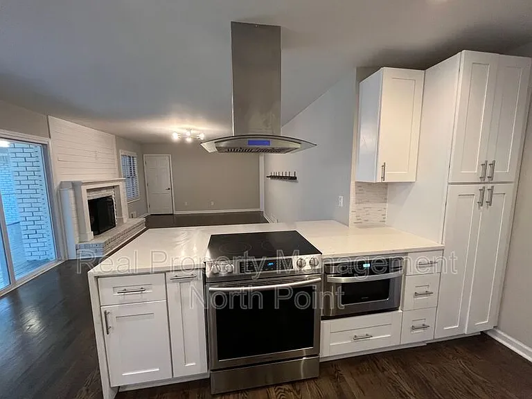 3434 Palace Ct — Photo 3