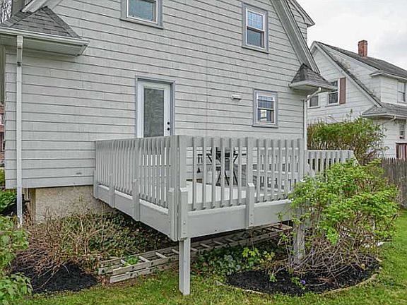4th image of 18 Dunbar Ave