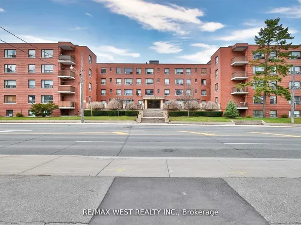 2550 Bathurst St #205, Toronto, ON M6B 2Z2