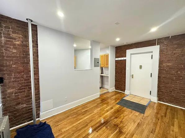 354 Bayridge Parkway image 1 of 4