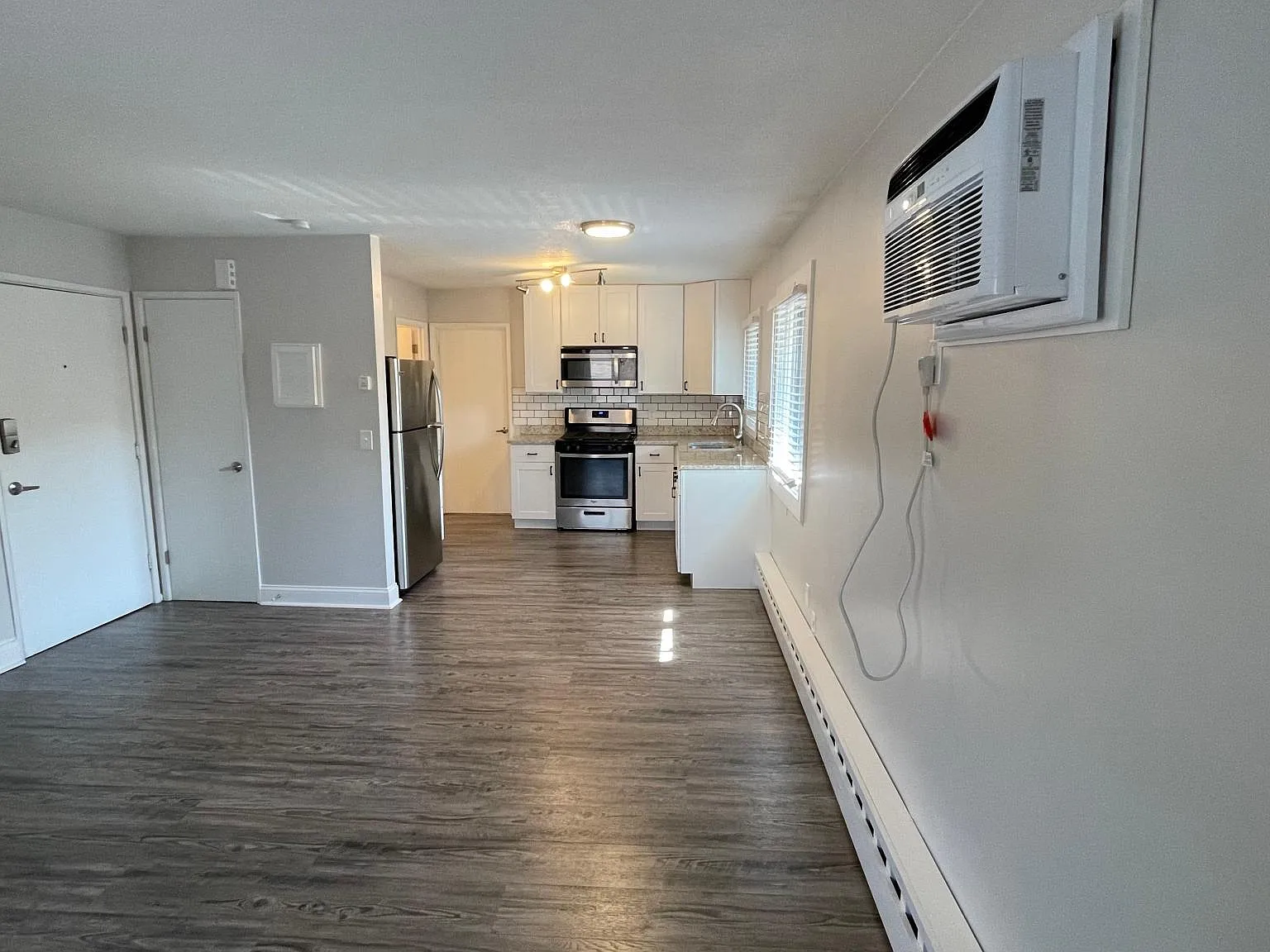 689 Lowry Ave NE — Photo 3