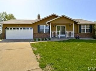 14 Elkhart Lake Ct, Saint Charles, MO 63304