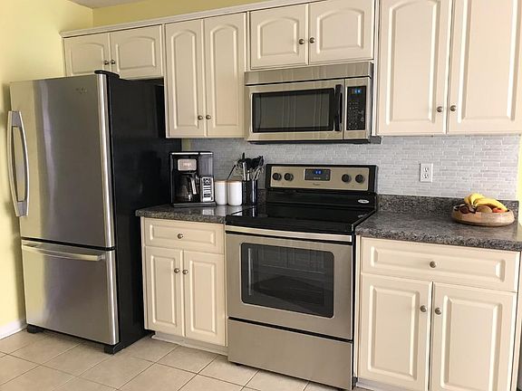 4th image of 711 Bradford Ln