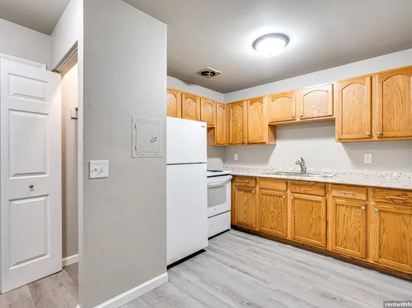 August Ridge, 2031 Vine St #C, Green Bay, WI 54302