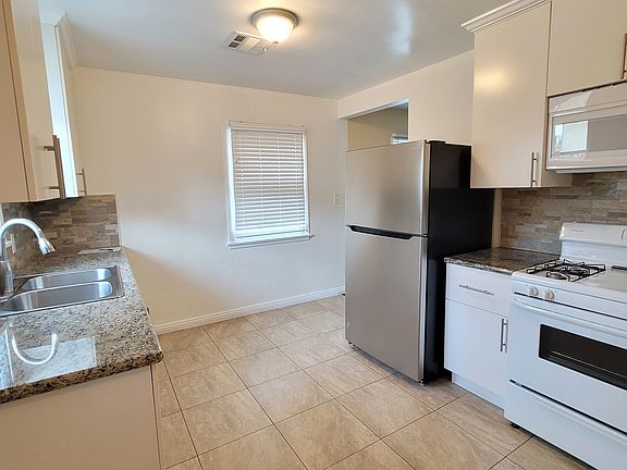 4th image of 22757 Del Valle St APT F