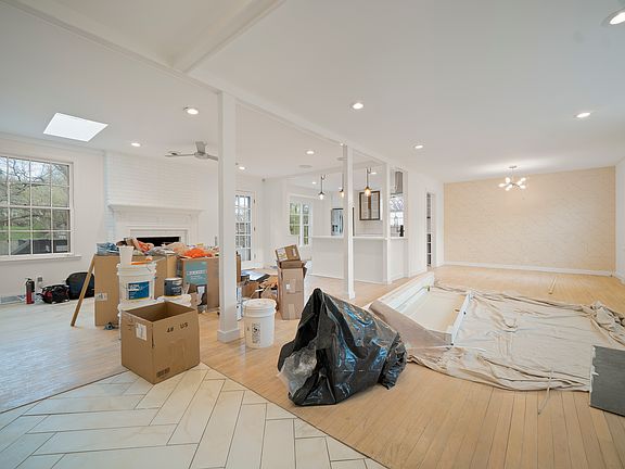 4th image of 5127 Amalie Dr #A