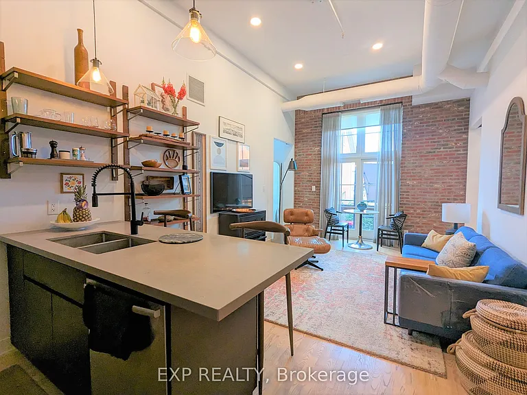 152 Annette St #206 — Photo 1