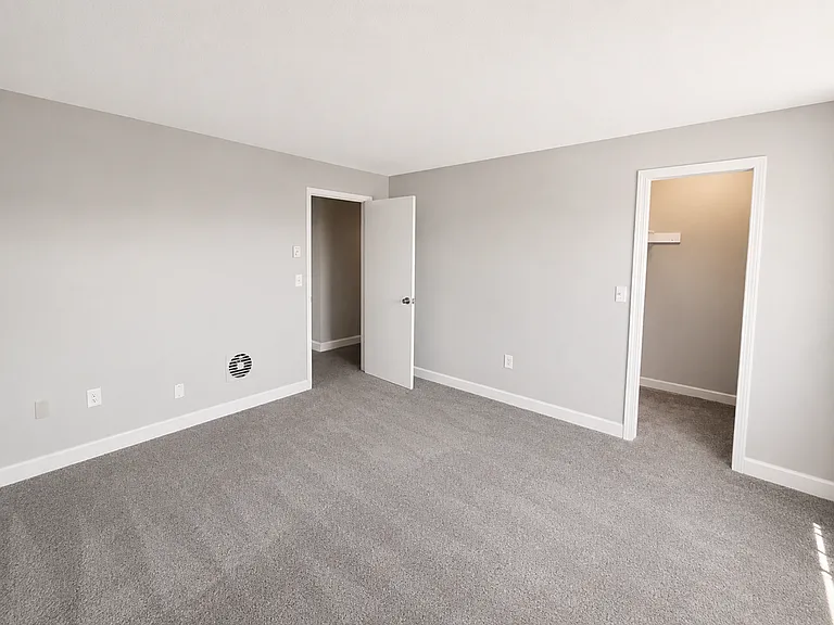 Courtview Square Apartments — Photo 6