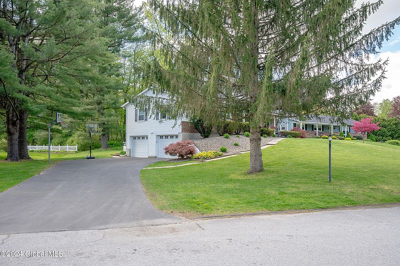 4th image of 81 Appletree Lane