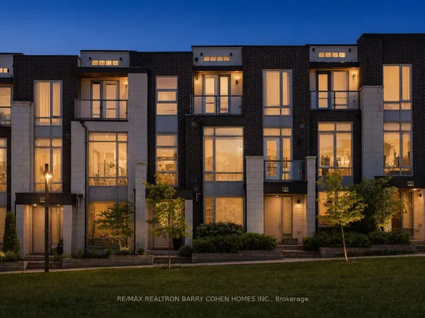 8 Heriot Pl, Vaughan, ON L6A 4Z6