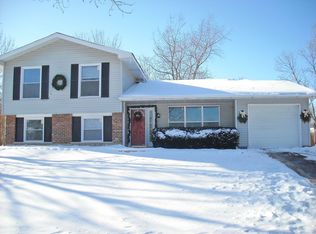 101 N Lancaster Dr, Bolingbrook, IL 60440