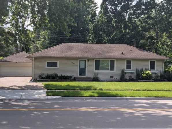 112 Hayes Rd, Apple Valley, MN 55124