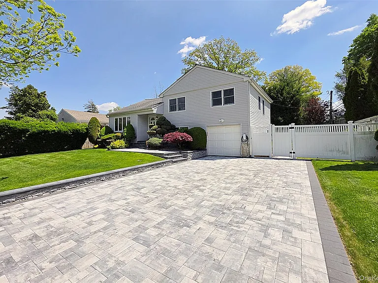 110 Briarwood Ln — Photo 4