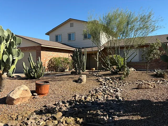 2715 S Cottonwood — Photo 1
