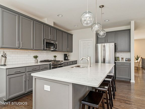 5th image of 1470 N Charles Ave