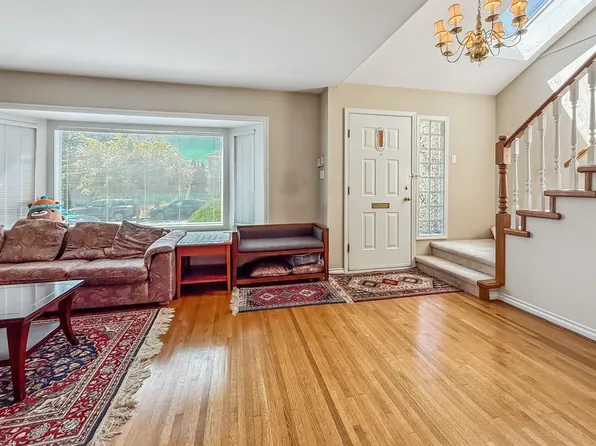 2755 W 20th Ave, Vancouver, BC V6L 1H1