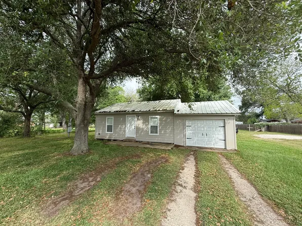 506 Coleman St, Clute, TX 77531