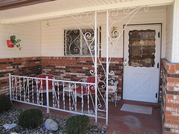3rd image of 2409 Sandler Dr NE