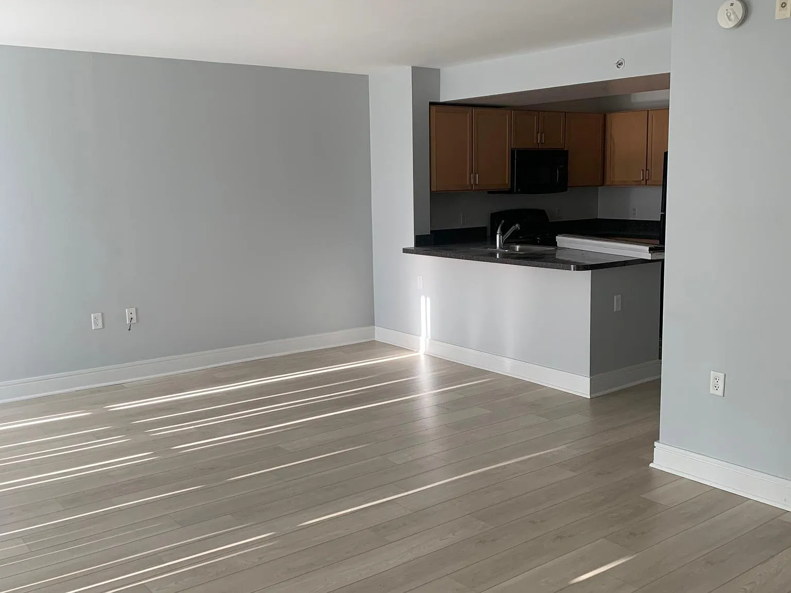 Studio, 570 sqft, $1,700 — Photo 4