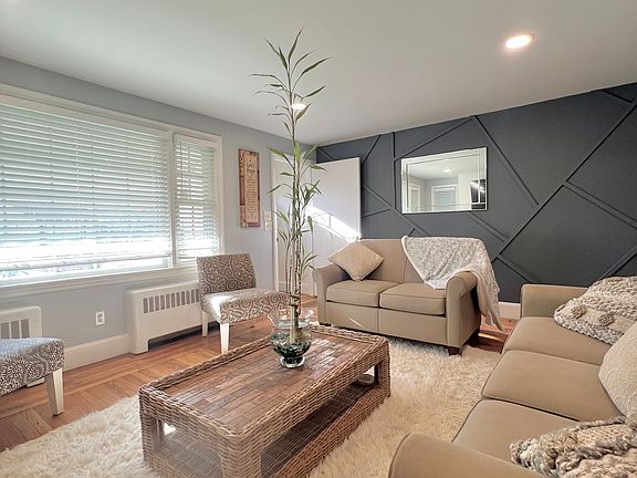 5th image of 81 Oakwood Ave