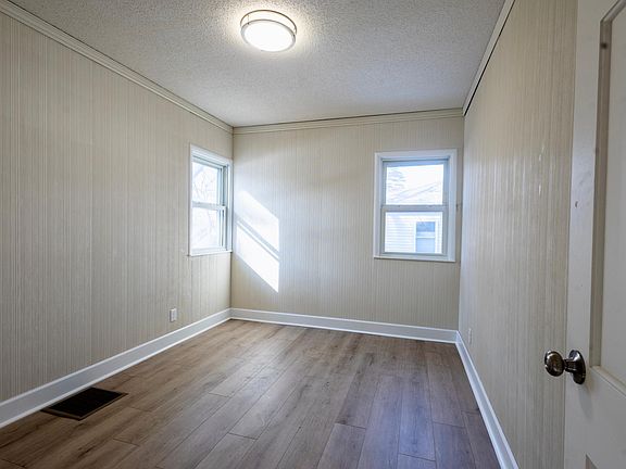 5th image of 2421 McNair Dr