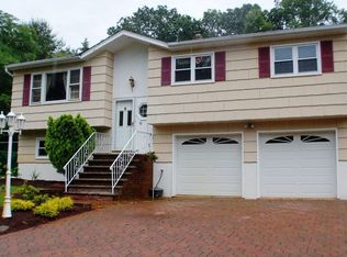 30 Patterson Dr, Oak Ridge, NJ 07438